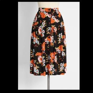 Daisies At Nightfall Tiered Midi Skirt